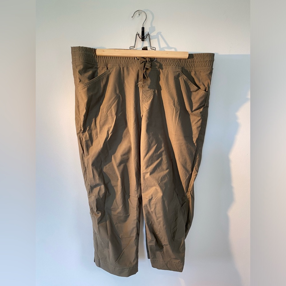 EDDIE BAUER Outdoor Capris Size 12